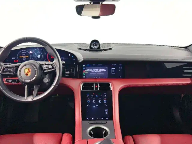 Porsche Taycan — Фото автомобиля 12