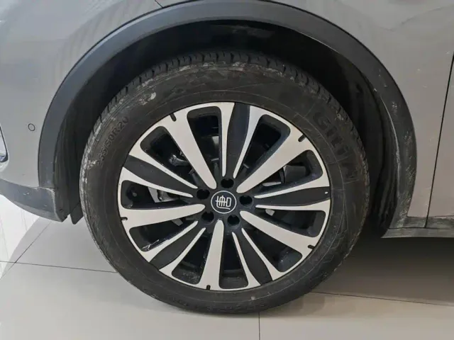 BYD Tang — Фото автомобиля 14