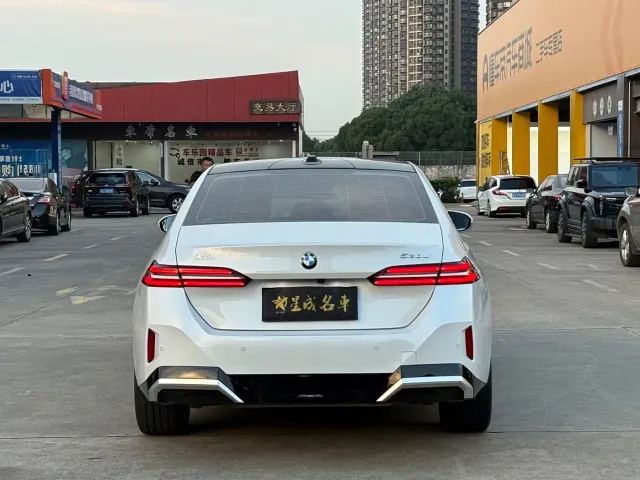 BMW 5 Series — Фото автомобиля 19