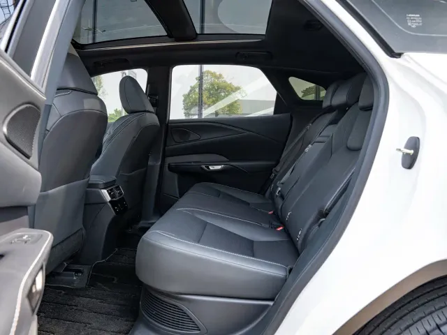 Lexus RX — Фото автомобиля 10
