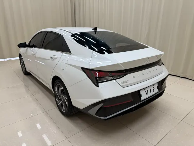 Hyundai Elantra — Фото автомобиля 6