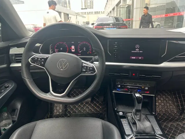 Volkswagen Passat — Фото автомобиля 10