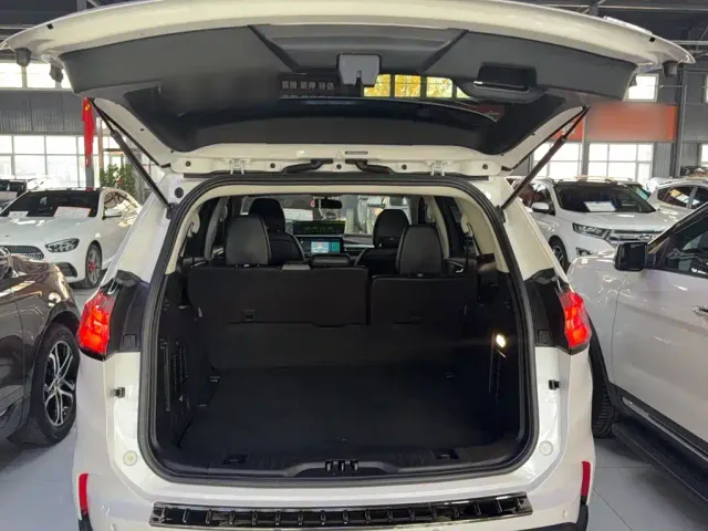Ford Edge — Фото автомобиля 11