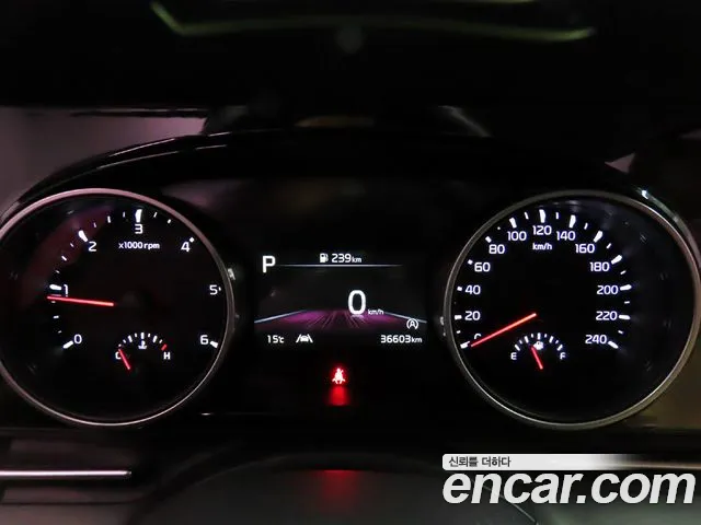 Kia Carnival Generation 4 — Фото автомобиля 8