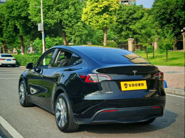 Tesla Model Y — Фото автомобиля 16