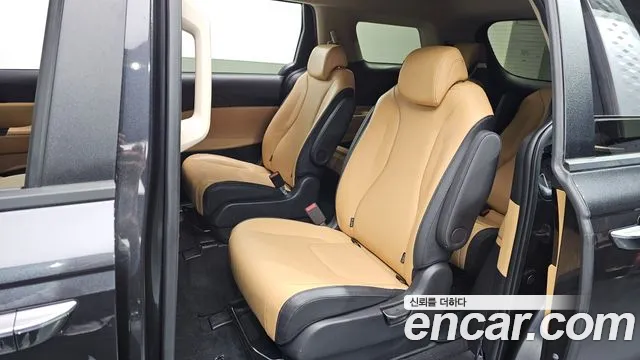 Kia Carnival Generation 4 — Фото автомобиля 12