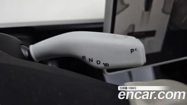 Tesla Model Y — Фото автомобиля 12