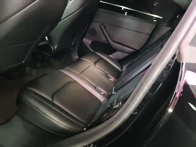 Tesla Model Y — Фото автомобиля 16