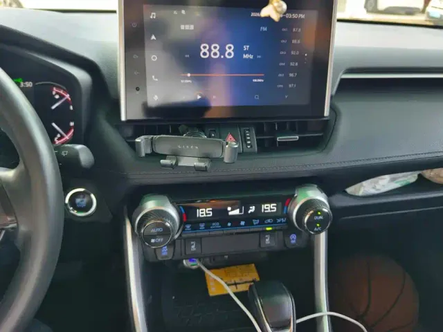 Toyota RAV4 — Фото автомобиля 13