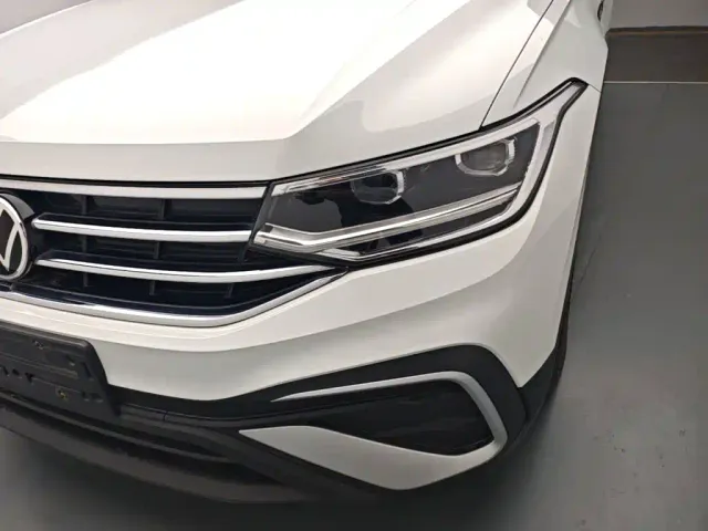Volkswagen Tiguan L — Фото автомобиля 23
