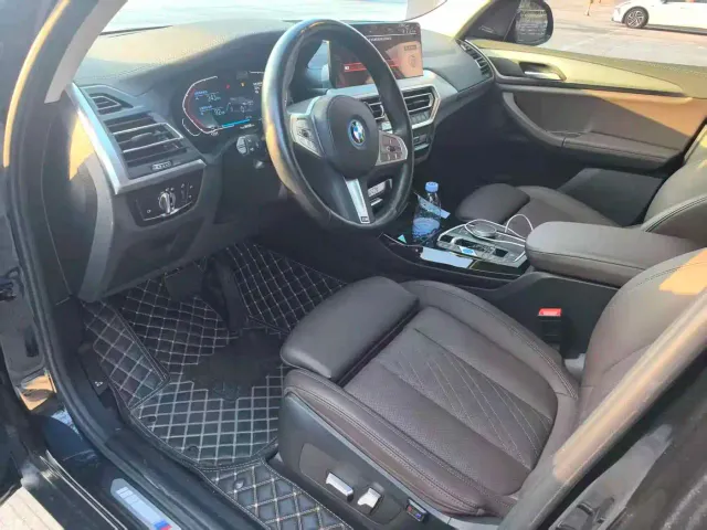 BMW iX3 — Фото автомобиля 7
