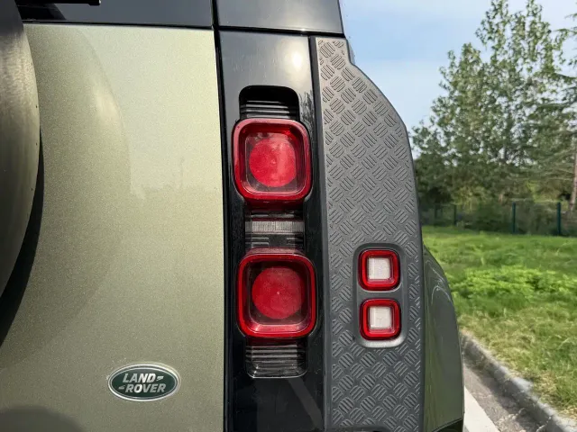 Land Rover Defender — Фото автомобиля 9