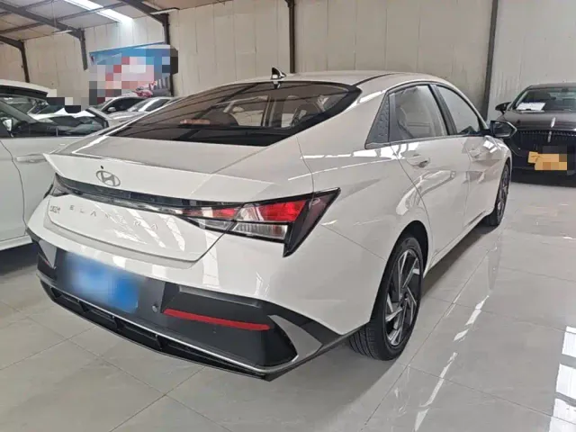 Hyundai Elantra — Фото автомобиля 6