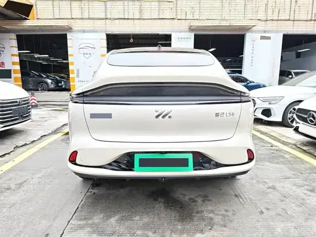 IM Motors LS6 — Фото автомобиля 8