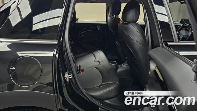 Mini Cooper Cooper 5 дверей Classic — Фото автомобиля 10