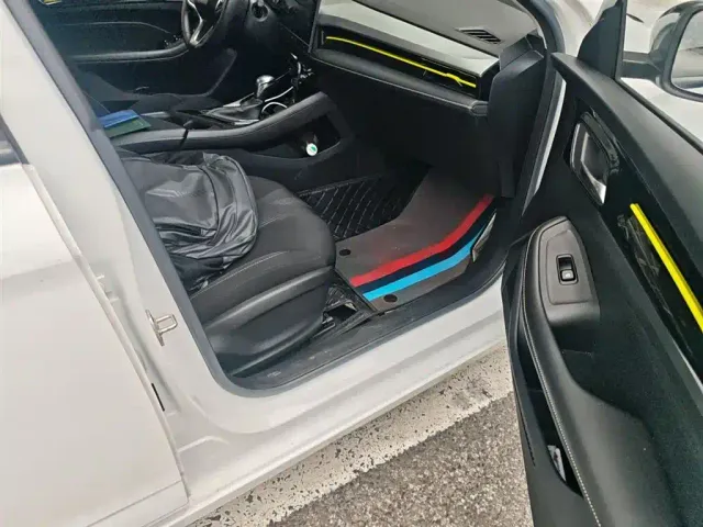 Roewe i5 — Фото автомобиля 19