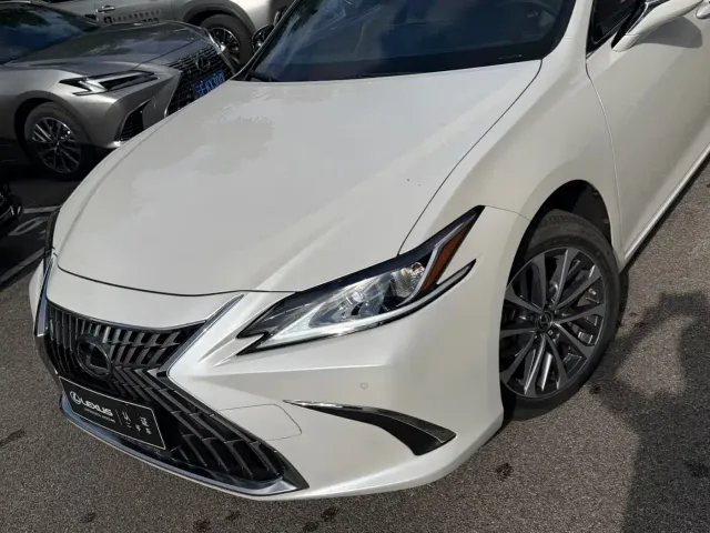 Lexus ES — Фото автомобиля 6