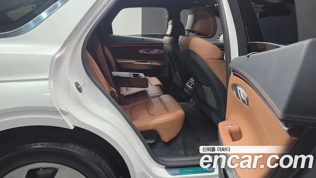 Genesis GV70 2.5T Бензин AWD — Фото автомобиля 11