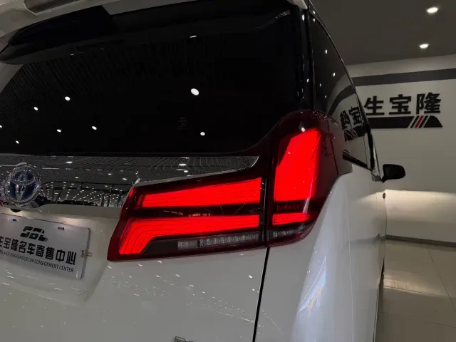 Toyota Alphard — Фото автомобиля 27