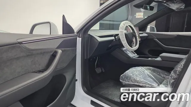 Tesla Model Y — Фото автомобиля 15