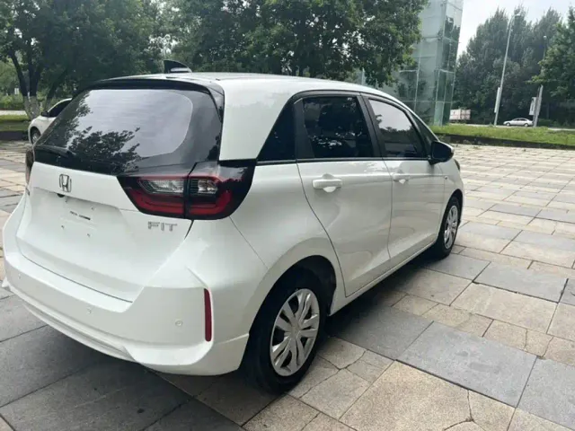 Honda Fit — Фото автомобиля 10
