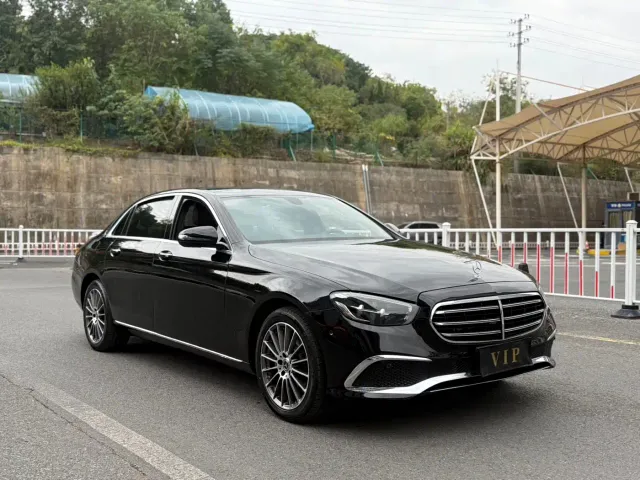 Mercedes-Benz E-Class — Фото автомобиля 2