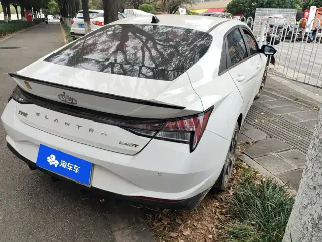Hyundai Elantra — Фото автомобиля 3