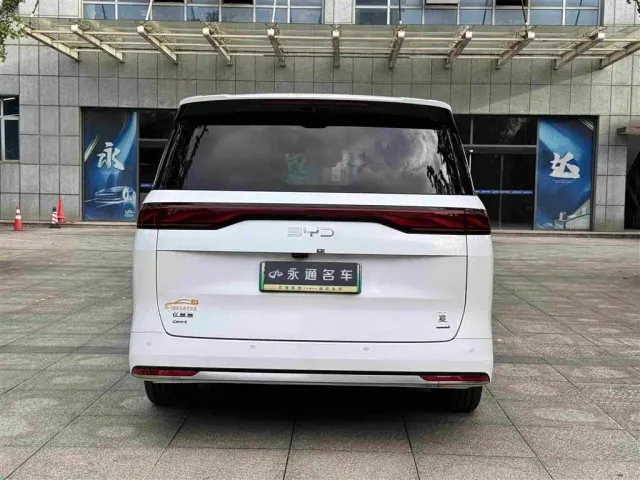 BYD Xia — Фото автомобиля 10