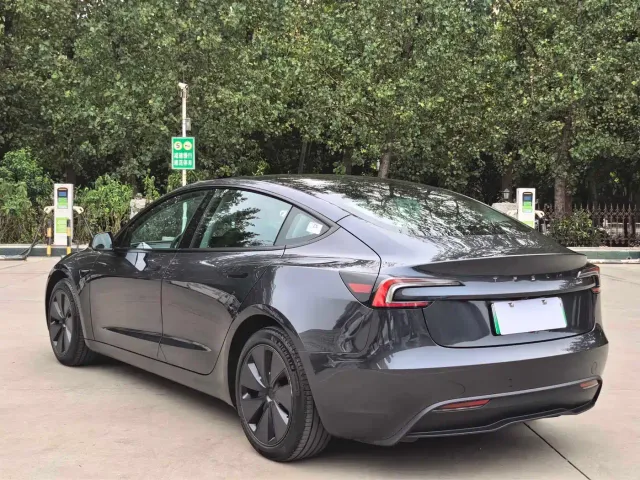 Tesla Model 3 — Фото автомобиля 18