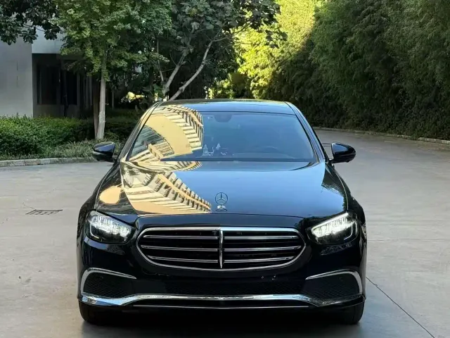 Mercedes-Benz E-Class — Фото автомобиля 2