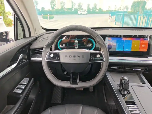 Roewe RX5 Max — Фото автомобиля 10