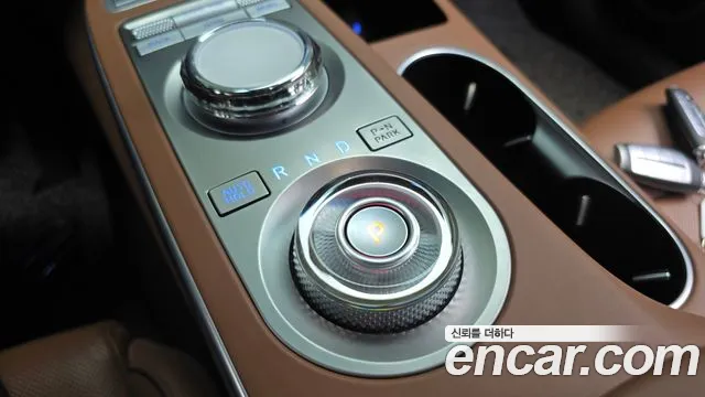 Genesis GV70 — Фото автомобиля 9