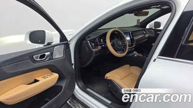 Вольво XC60 — Фото автомобиля 9