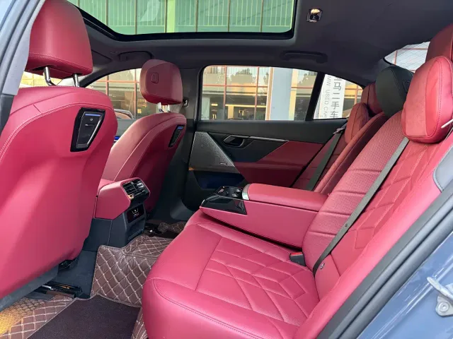 BMW 5 Series — Фото автомобиля 14