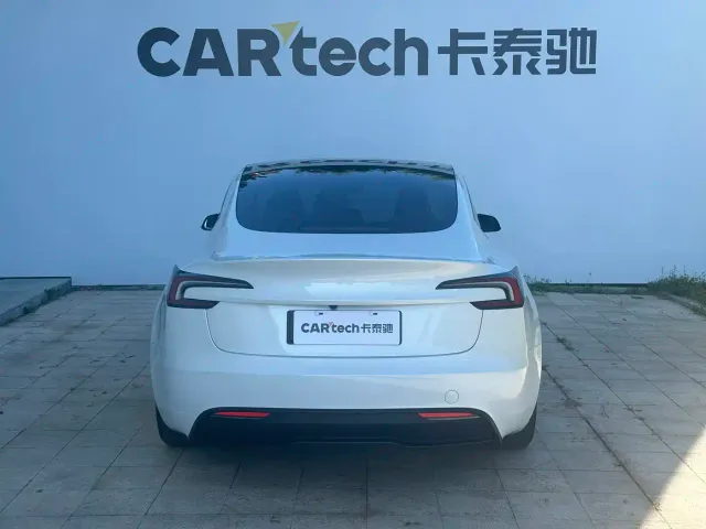 Tesla Model 3 — Фото автомобиля 3