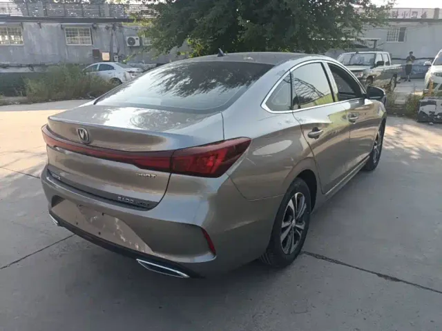 Changan Eado — Фото автомобиля 6