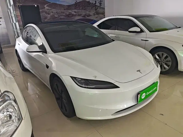 Tesla Model 3 — Фото автомобиля 3