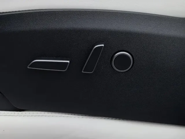 Tesla Model Y — Фото автомобиля 15