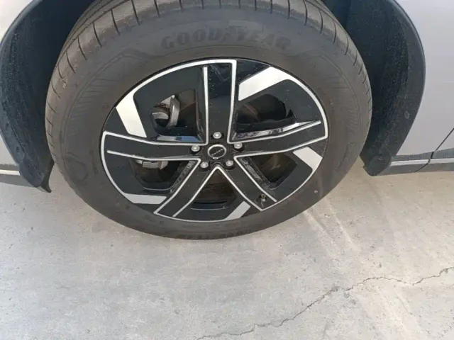 Volvo XC70 Plug-in Hybrid — Фото автомобиля 22