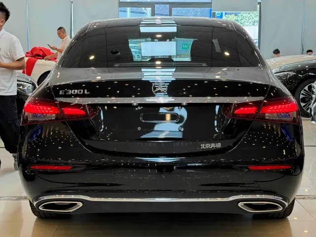 Mercedes-Benz E-Class — Фото автомобиля 15