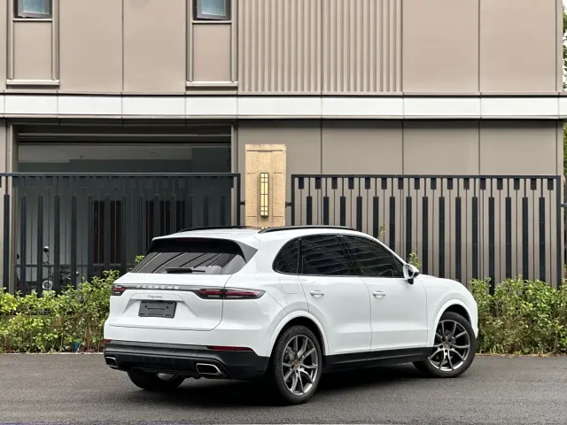 Porsche Cayenne — Фото автомобиля 4