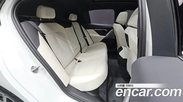 BMW 5 Series — Фото автомобиля 17