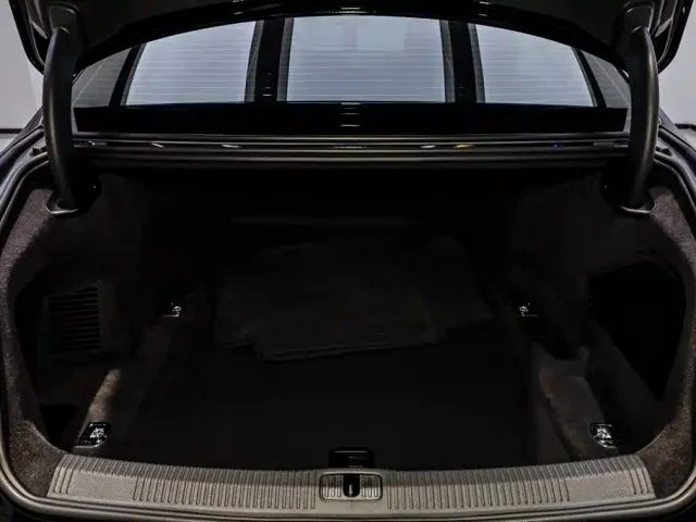 Audi A8 — Фото автомобиля 6