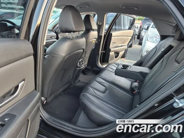 Hyundai AVANTE Avante (CN7) — Фото автомобиля 12