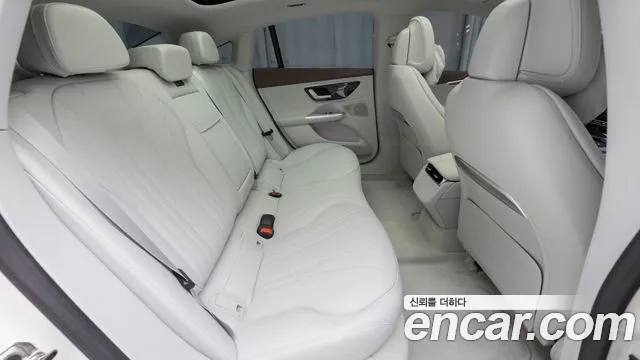 Mercedes-Benz EQE — Фото автомобиля 11