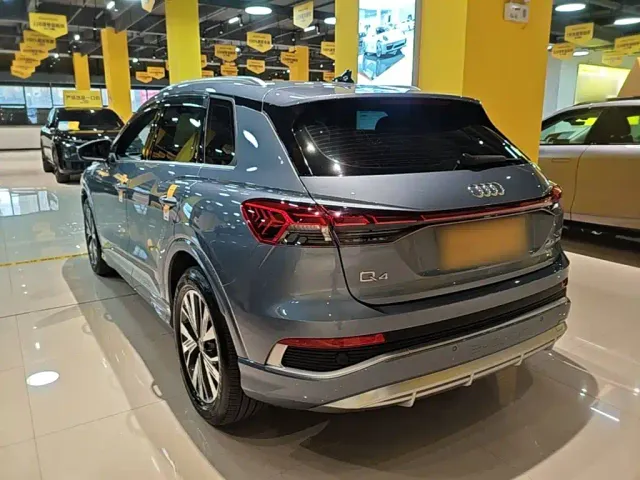 Audi Q4 e-tron — Фото автомобиля 4