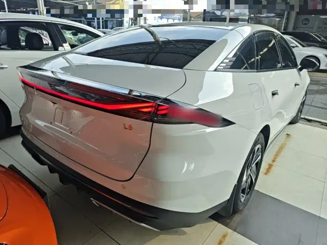 Geely Galaxy L6 — Фото автомобиля 6