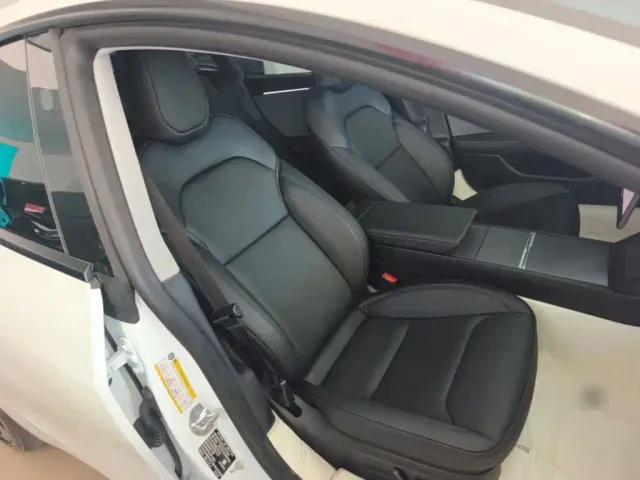 Tesla Model 3 — Фото автомобиля 24