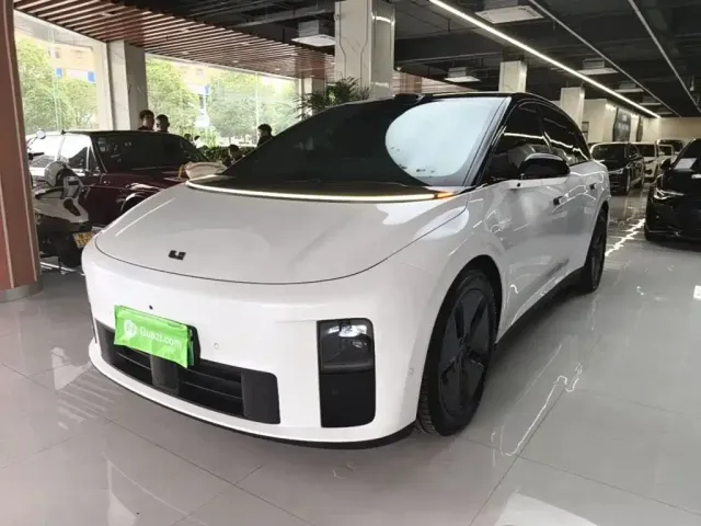 Фотография автомобиля — Li Auto i6