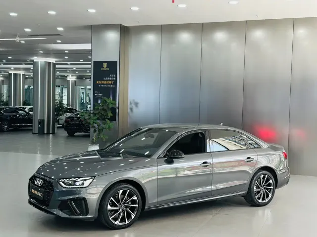 Фотография автомобиля — Audi A4L